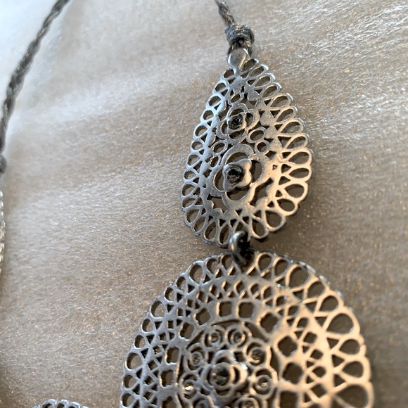 Lovely Silver necklace of discs with rhinestone centers. Great on a turtleneck! - Picture 4 of 5